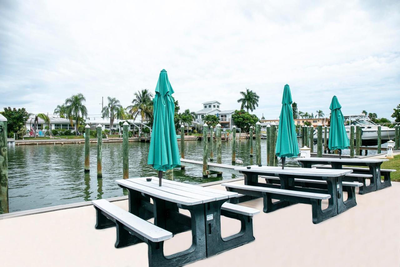 Bayside Inn And Marina Treasure Island Exterior photo